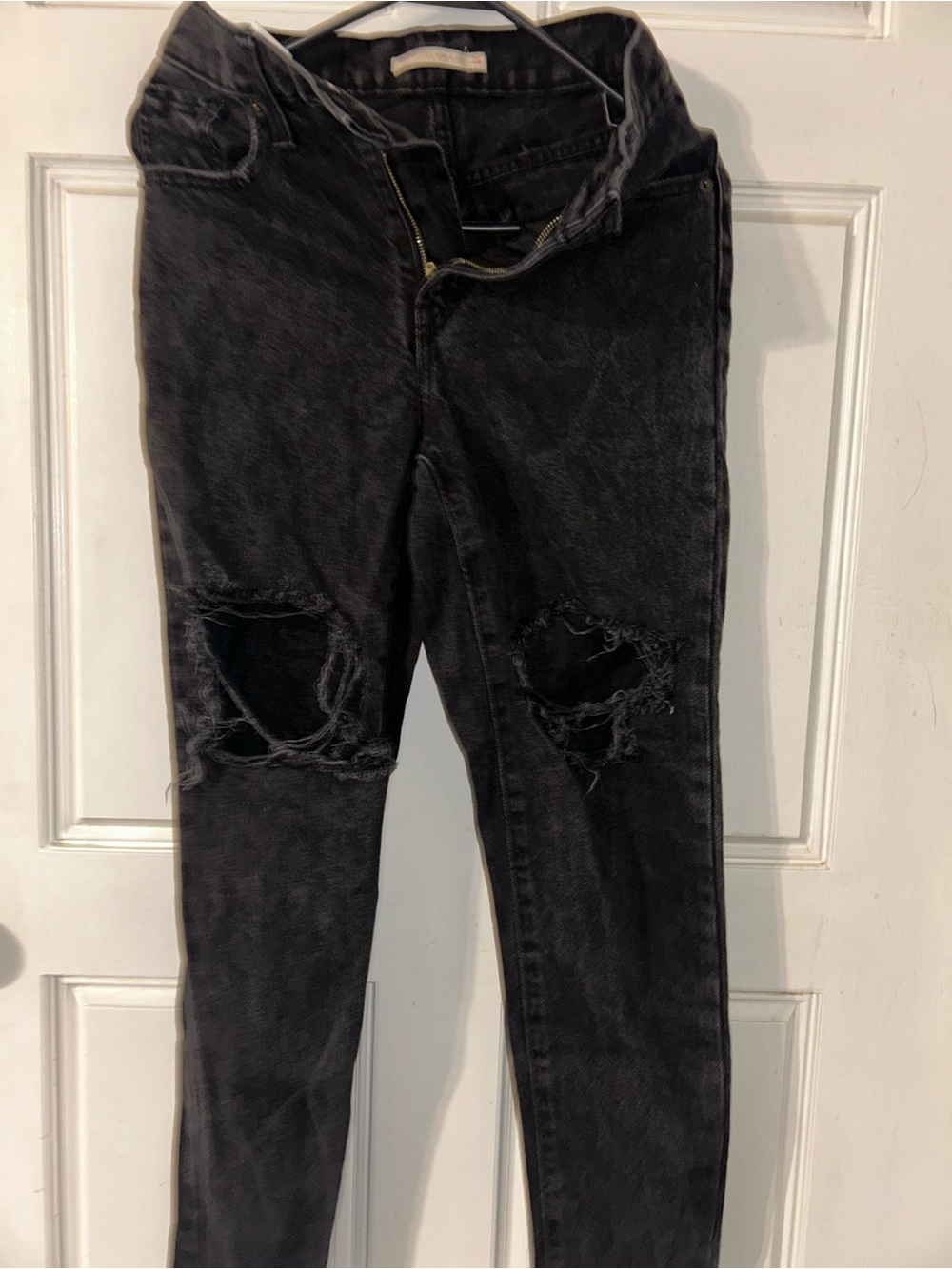 Levi's Women's Black Distressed Skinny Jeans